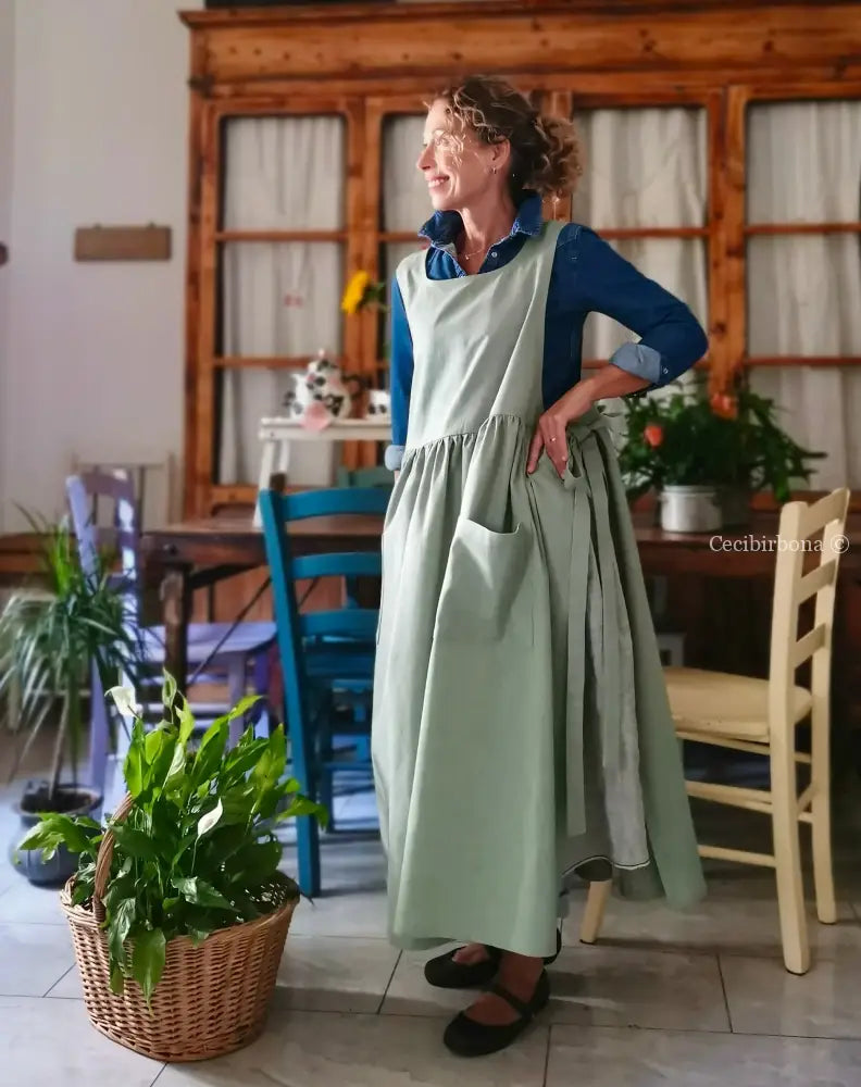 Grembiule in lino lavato verde antico (Ref. 525) - grembiule donna tessuti moderni
