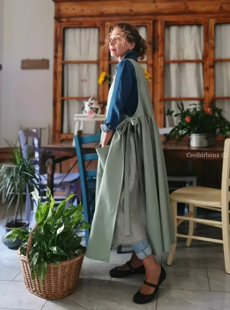 Grembiule in lino lavato verde antico (Ref. 525) - grembiule donna tessuti moderni