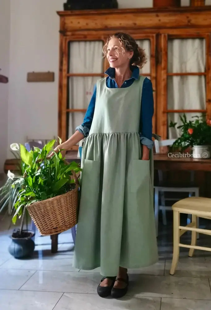 Grembiule in lino lavato verde antico (Ref. 525) - grembiule donna tessuti moderni