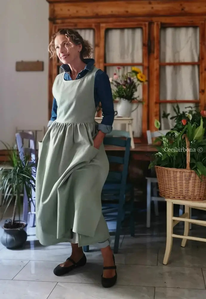 Grembiule in lino lavato verde antico (Ref. 525) - grembiule donna tessuti moderni