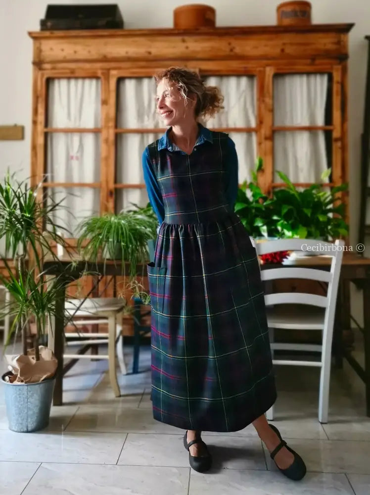Grembiule in pura lana tartan blu verde e rosso (Ref. 421) grembiule donna tessuti moderni