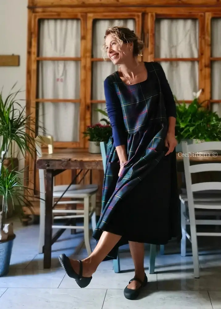 Grembiule in pura lana tartan blu verde e rosso (Ref. 421) grembiule donna tessuti moderni