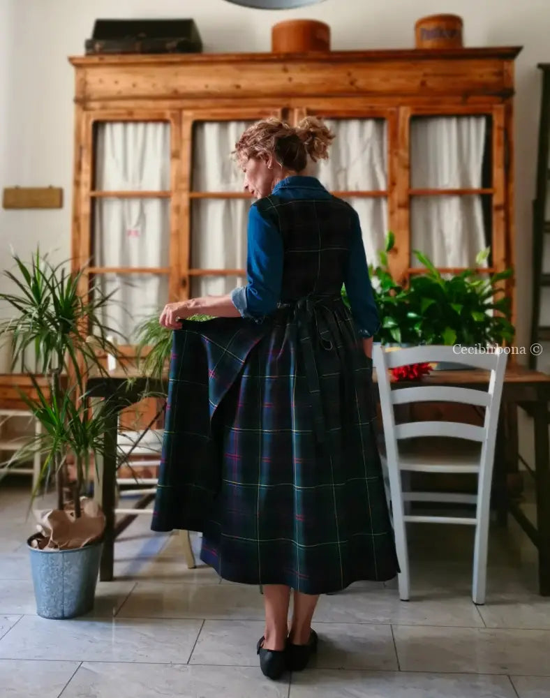 Grembiule in pura lana tartan blu verde e rosso (Ref. 421) grembiule donna tessuti moderni