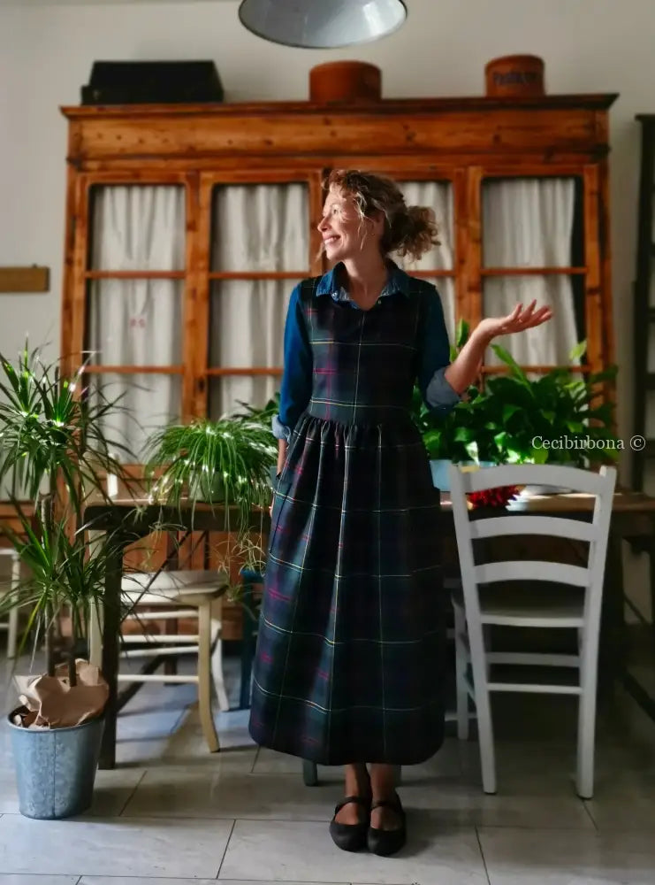 Grembiule in pura lana tartan blu verde e rosso (Ref. 421) grembiule donna tessuti moderni