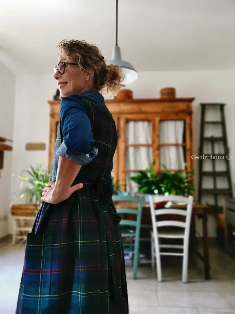 Grembiule in pura lana tartan blu verde e rosso (Ref. 421) grembiule donna tessuti moderni