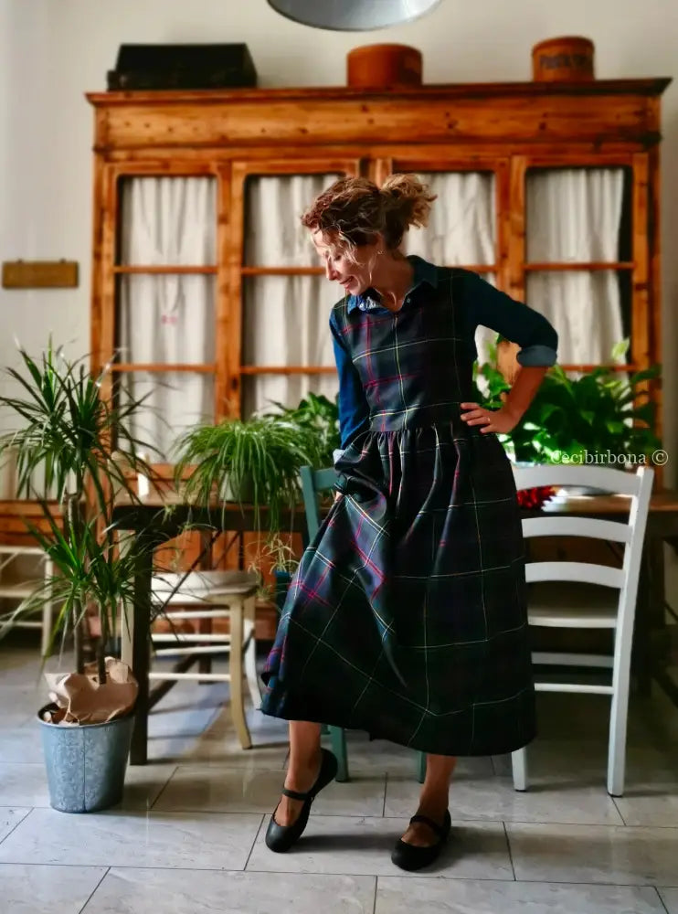 Grembiule in pura lana tartan blu verde e rosso (Ref. 421) grembiule donna tessuti moderni
