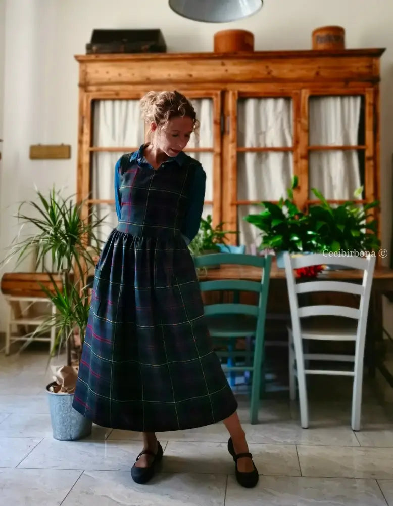 Grembiule in pura lana tartan blu verde e rosso (Ref. 421) grembiule donna tessuti moderni