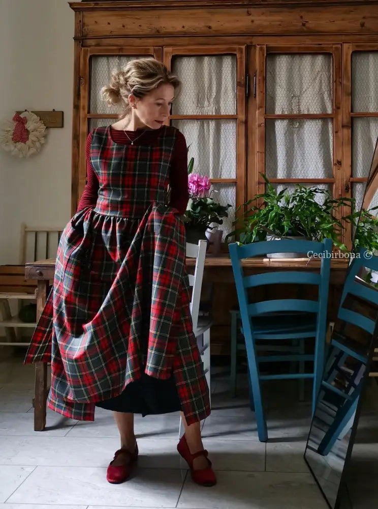 Grembiule in pura lana tartan grigia e rossa (Ref. 455) grembiule donna tessuti moderni