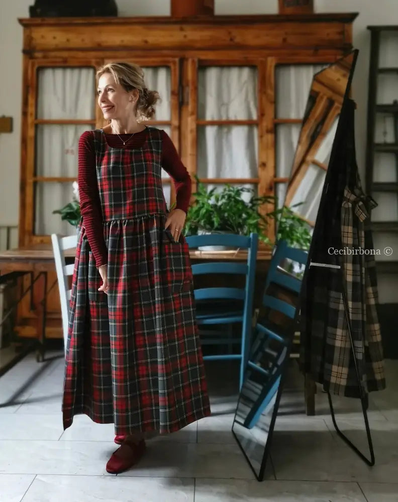 Grembiule in pura lana tartan grigia e rossa (Ref. 455) grembiule donna tessuti moderni
