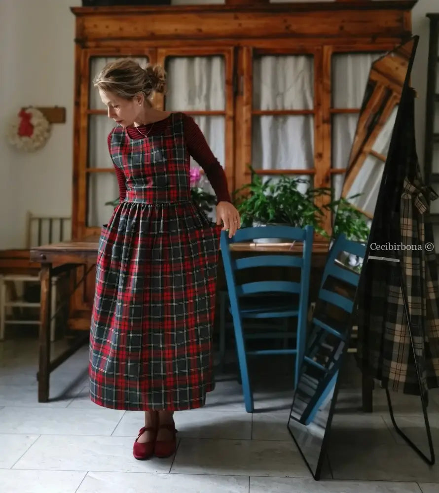 Grembiule in pura lana tartan grigia e rossa (Ref. 455) grembiule donna tessuti moderni