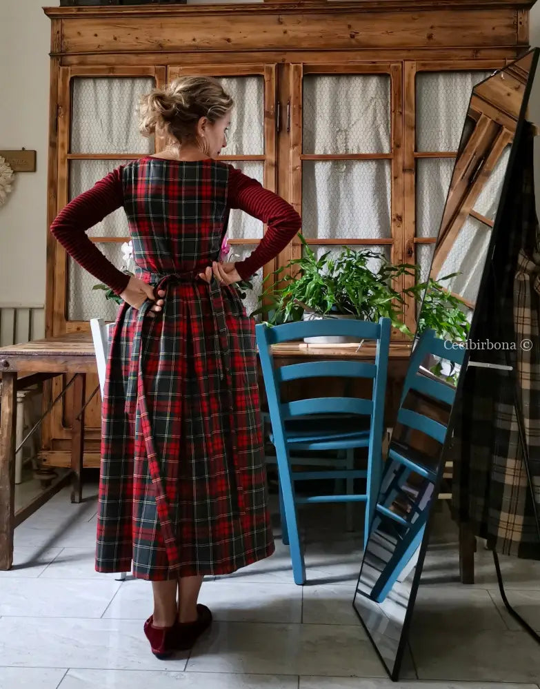 Grembiule in pura lana tartan grigia e rossa (Ref. 455) grembiule donna tessuti moderni