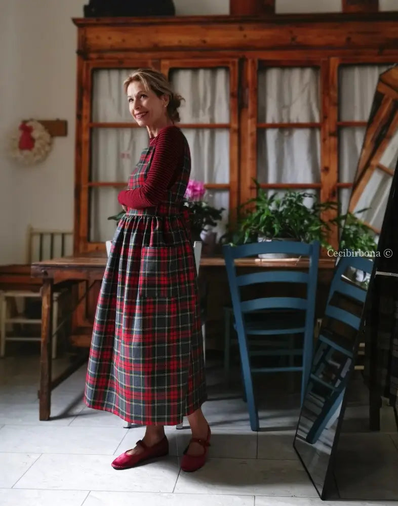 Grembiule in pura lana tartan grigia e rossa (Ref. 455) grembiule donna tessuti moderni