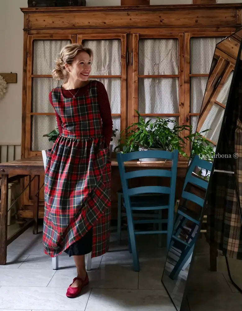 Grembiule in pura lana tartan grigia e rossa (Ref. 455) grembiule donna tessuti moderni