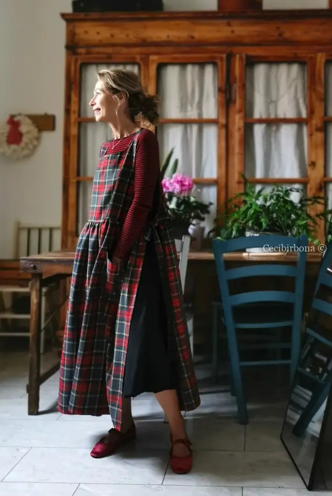 Grembiule in pura lana tartan grigia e rossa (Ref. 455) grembiule donna tessuti moderni