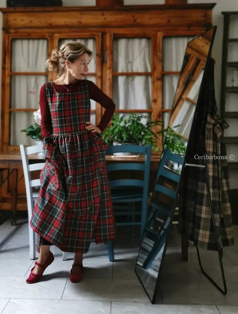 Grembiule in pura lana tartan grigia e rossa (Ref. 455) grembiule donna tessuti moderni