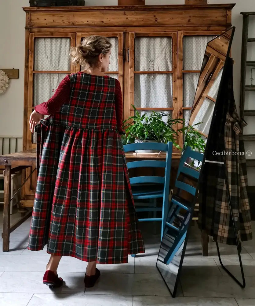 Grembiule in pura lana tartan grigia e rossa (Ref. 455) grembiule donna tessuti moderni