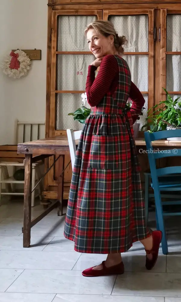 Grembiule in pura lana tartan grigia e rossa (Ref. 455) grembiule donna tessuti moderni