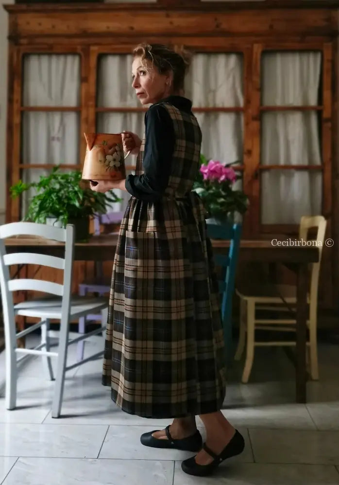 Grembiule in pura lana tartan marrone e beige (Rif. 454) grembiule donna tessuti moderni