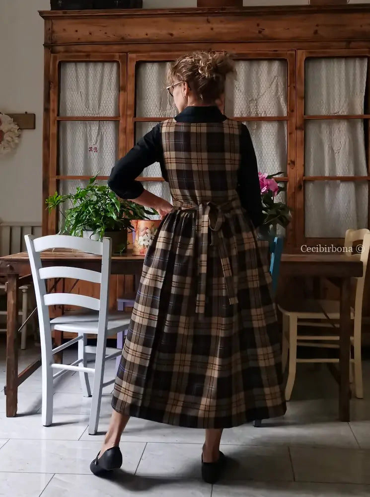 Grembiule in pura lana tartan marrone e beige (Rif. 454) grembiule donna tessuti moderni