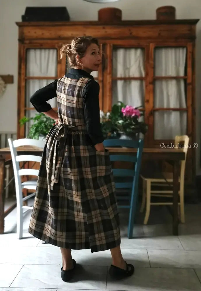 Grembiule in pura lana tartan marrone e beige (Rif. 454) grembiule donna tessuti moderni