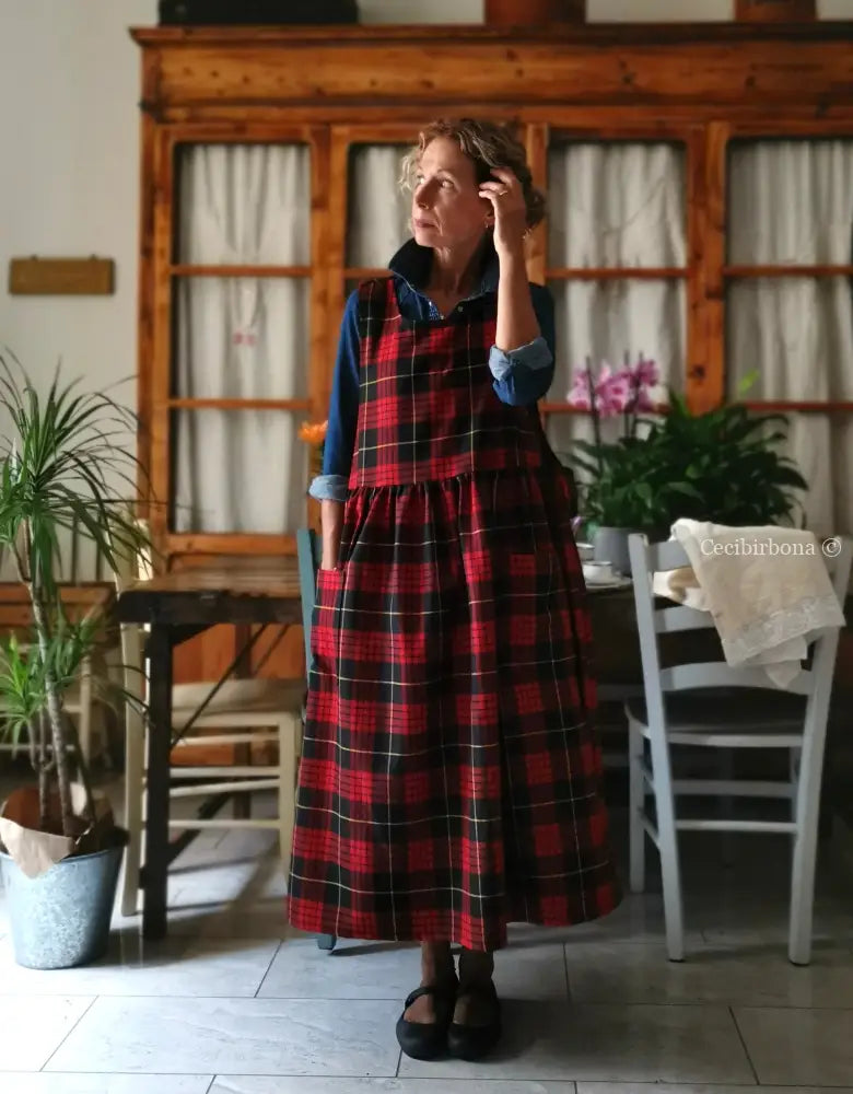 Grembiule in pura lana tartan nera e rossa (Ref. 425) grembiule donna tessuti moderni