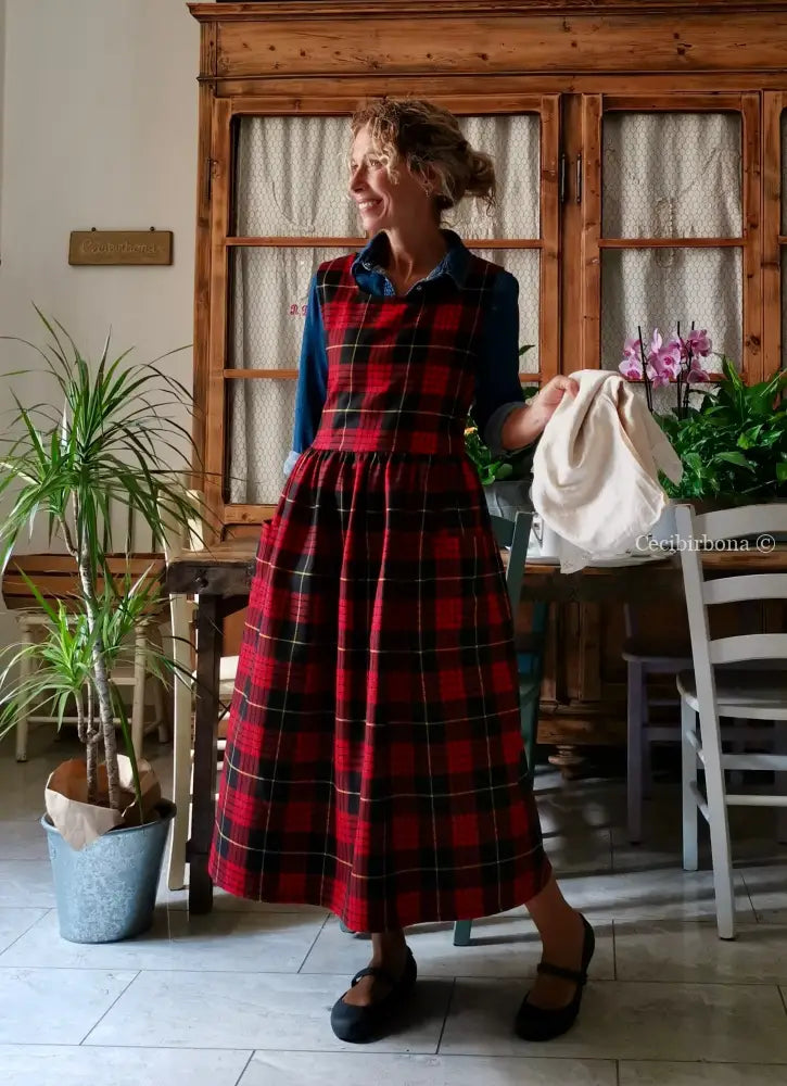 Grembiule in pura lana tartan nera e rossa (Ref. 425) grembiule donna tessuti moderni