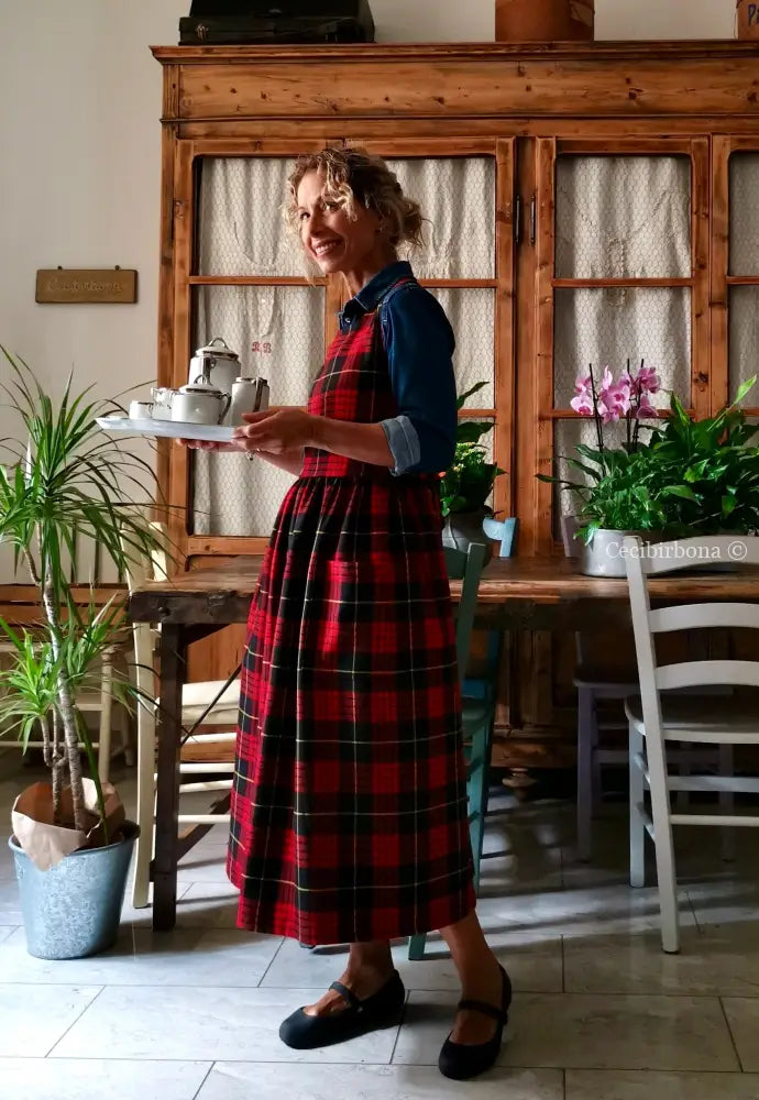 Grembiule in pura lana tartan nera e rossa (Ref. 425) grembiule donna tessuti moderni