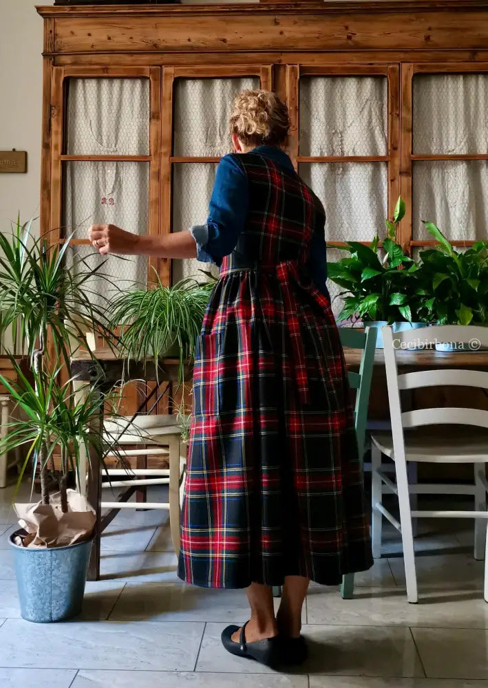 Grembiule in pura lana tartan nera rossa e verde (Ref. 420) grembiule donna tessuti moderni