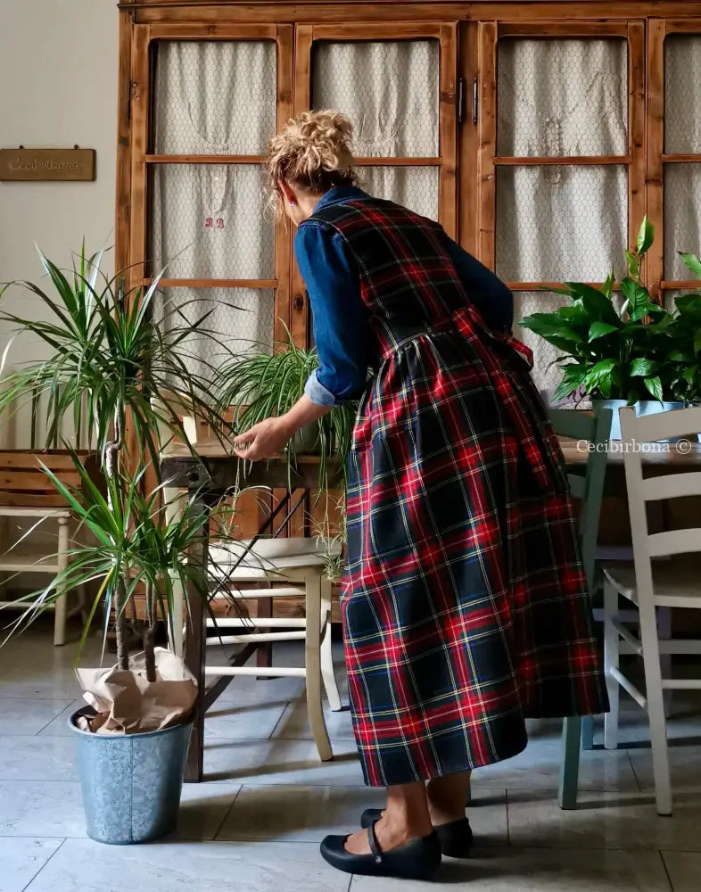 Grembiule in pura lana tartan nera rossa e verde (Ref. 420) grembiule donna tessuti moderni