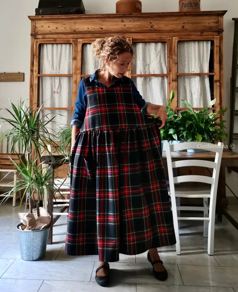 Grembiule in pura lana tartan nera rossa e verde (Ref. 420) grembiule donna tessuti moderni