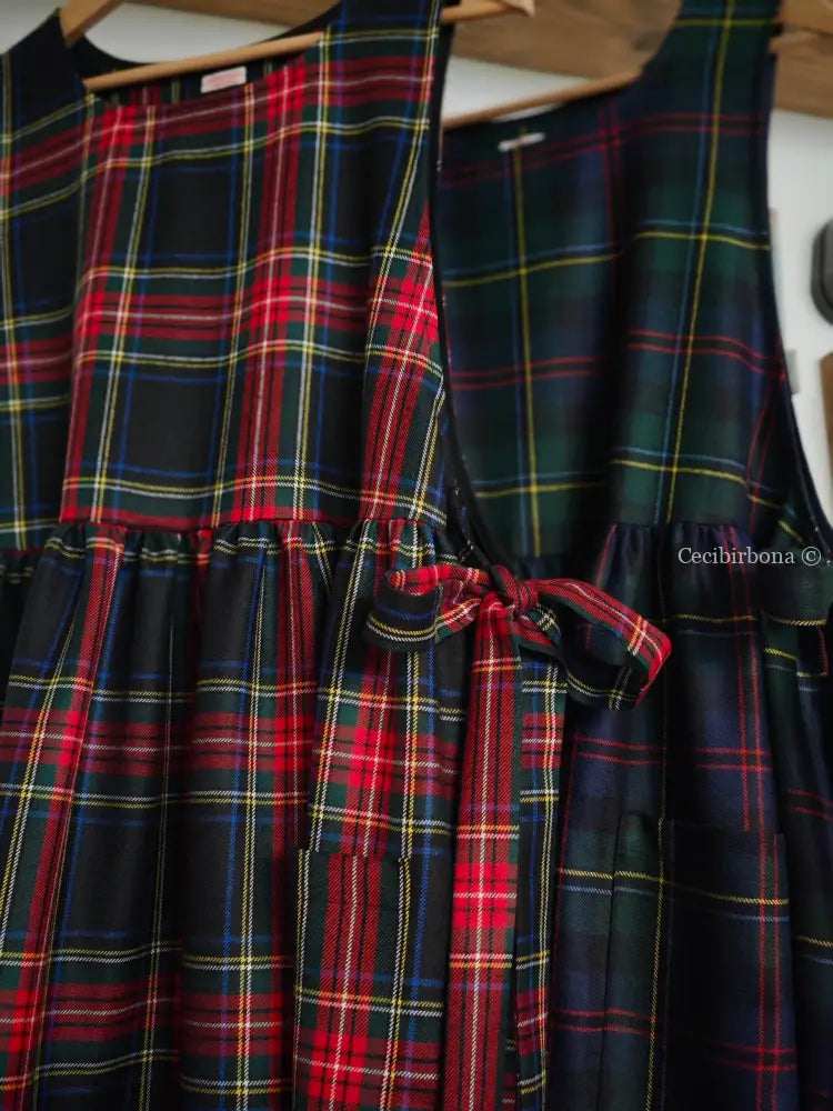 Grembiule in pura lana tartan nera rossa e verde (Ref. 420) grembiule donna tessuti moderni
