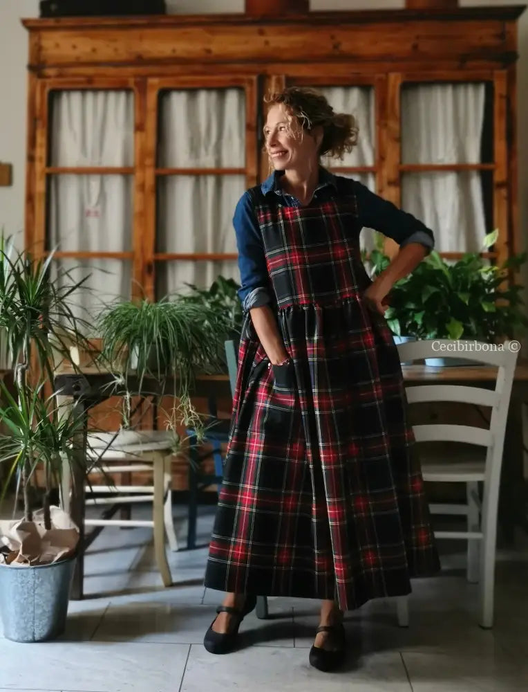 Grembiule in pura lana tartan nera rossa e verde (Ref. 420) grembiule donna tessuti moderni