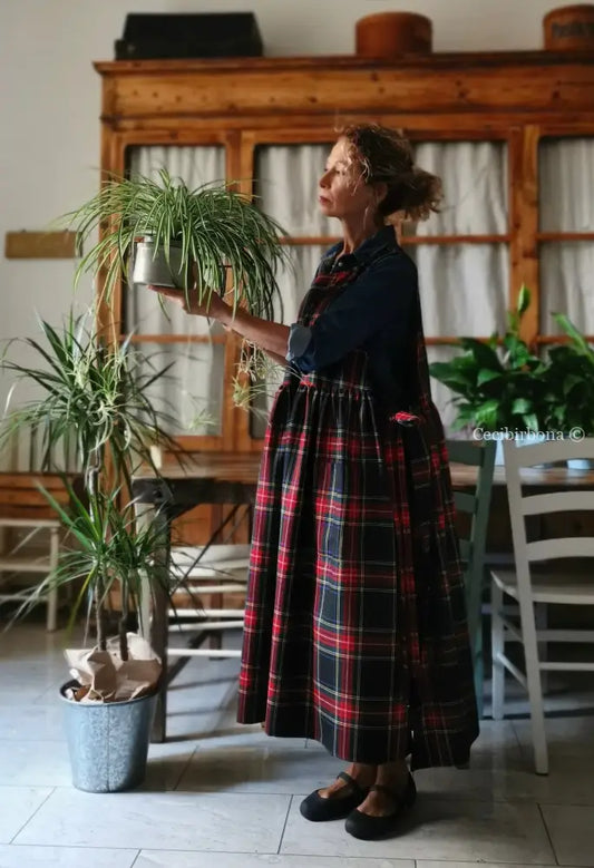 Grembiule in pura lana tartan nera rossa e verde (Ref. 420) grembiule donna tessuti moderni