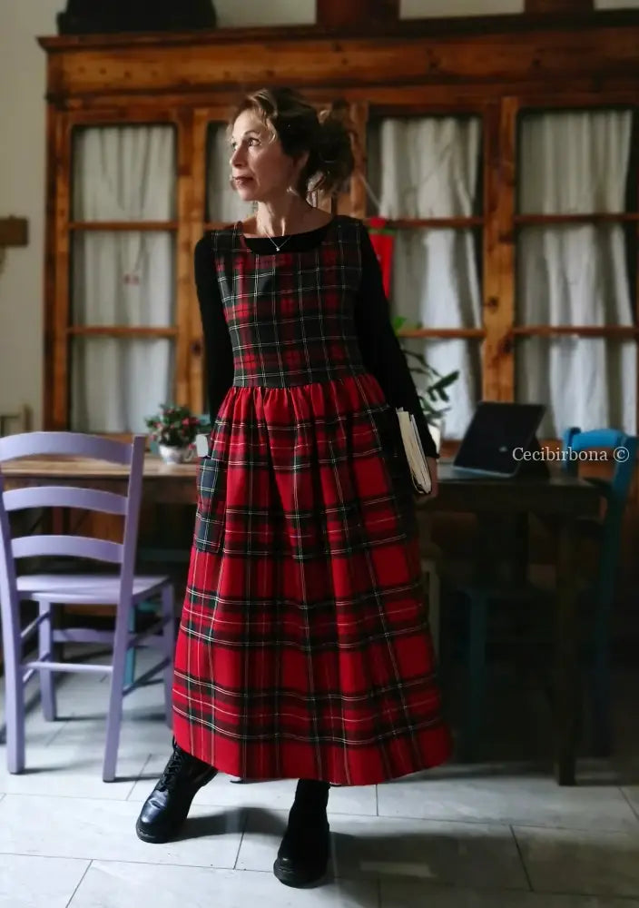 Grembiule in pura lana tartan patchwork rossa e grigia (Ref. 458) grembiule donna tessuti moderni
