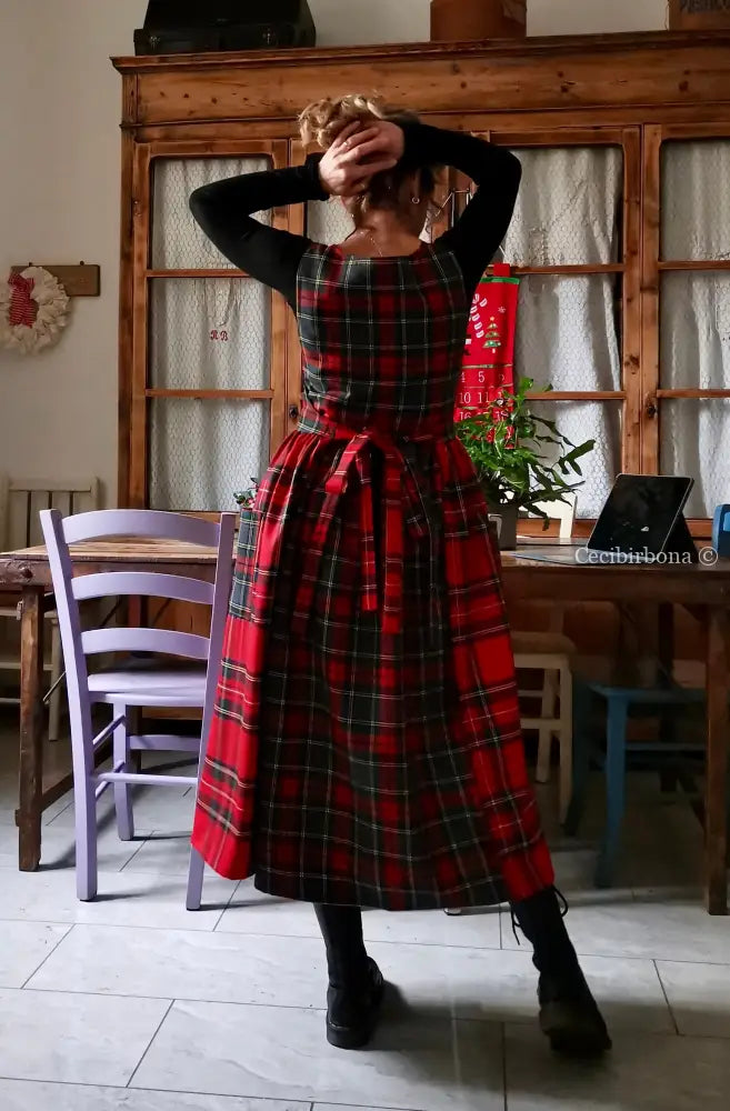 Grembiule in pura lana tartan patchwork rossa e grigia (Ref. 458) grembiule donna tessuti moderni