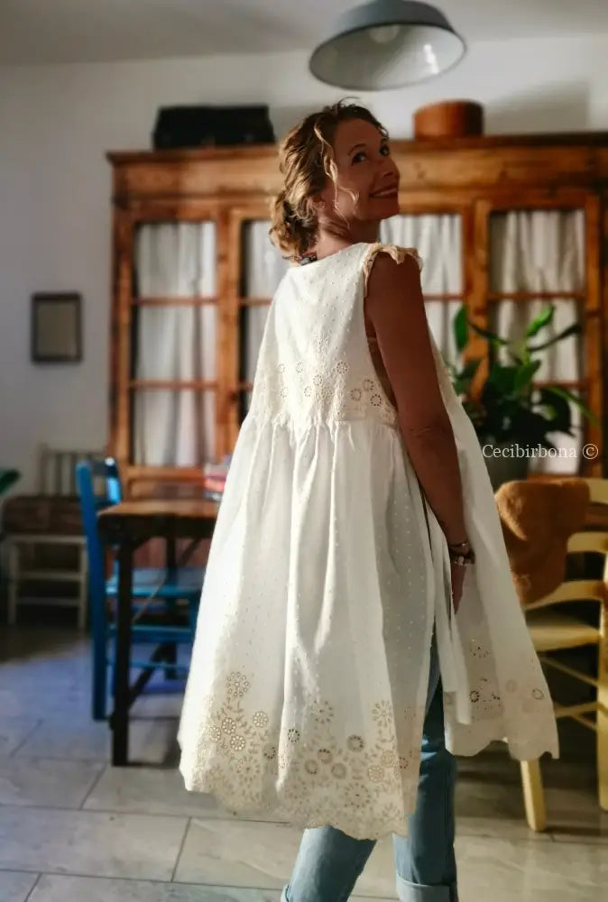 Grembiule in sangallo di cotone plumetis con tasche (Ref. 409) grembiule donna tessuti moderni