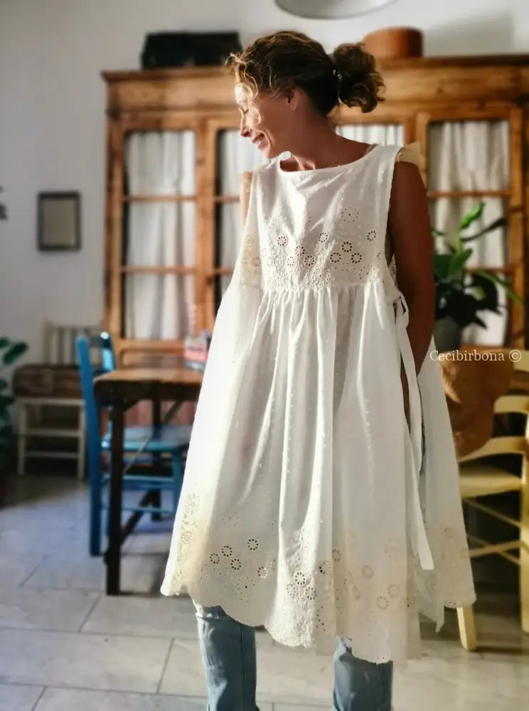 Grembiule in sangallo di cotone plumetis con tasche (Ref. 409) grembiule donna tessuti moderni