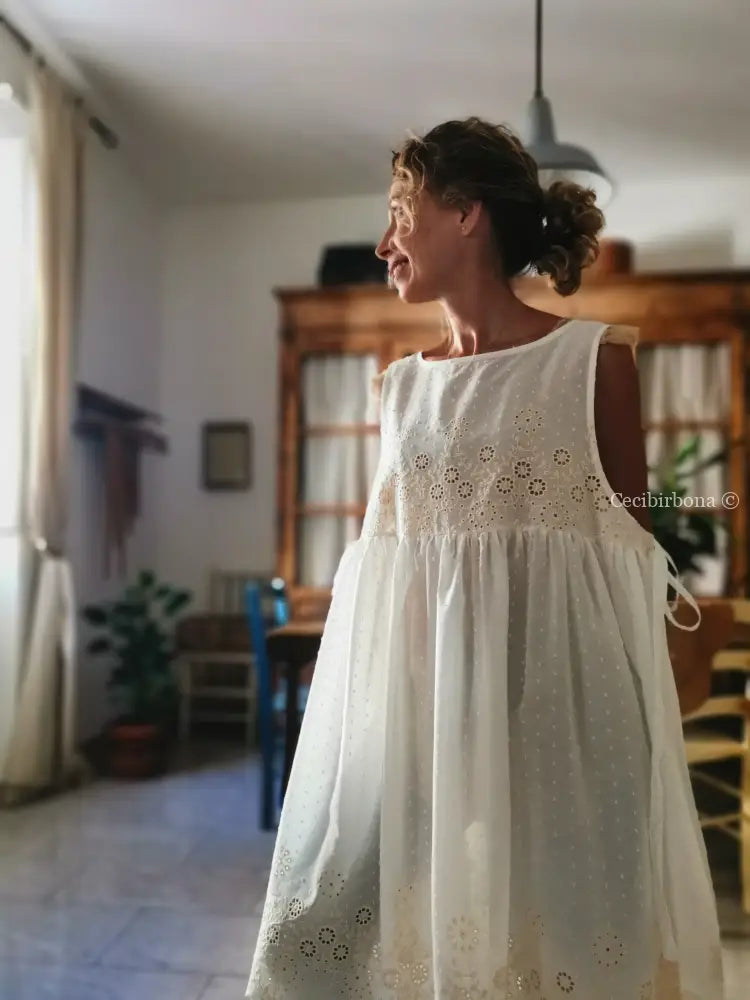 Grembiule in sangallo di cotone plumetis con tasche (Ref. 409) grembiule donna tessuti moderni