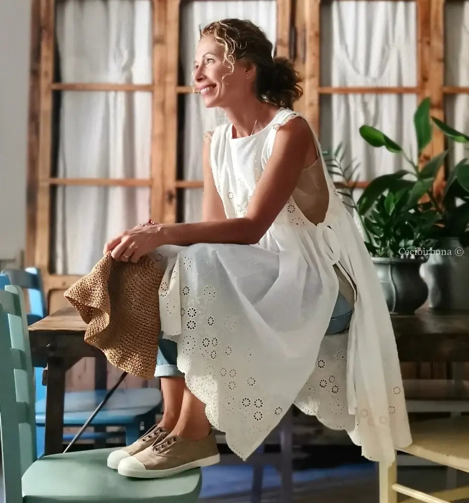 Grembiule in sangallo di cotone plumetis con tasche (Ref. 409) grembiule donna tessuti moderni