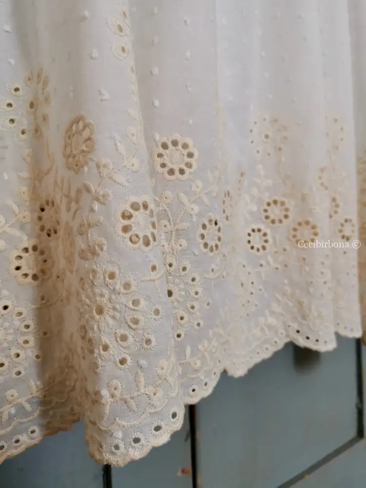 Grembiule in sangallo di cotone plumetis con tasche (Ref. 409) grembiule donna tessuti moderni