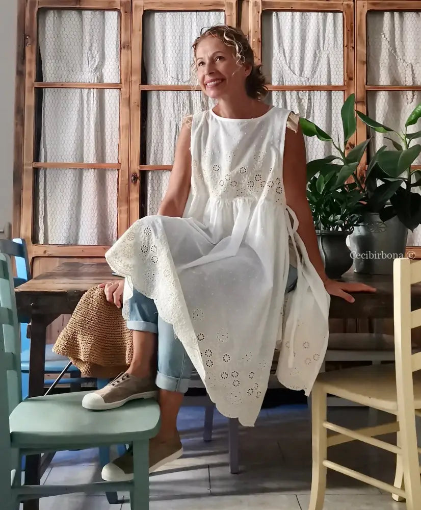 Grembiule in sangallo di cotone plumetis con tasche (Ref. 409) grembiule donna tessuti moderni