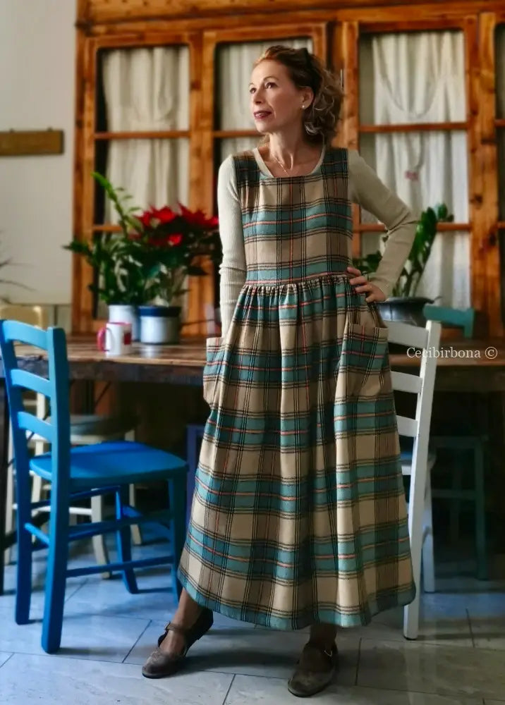 Grembiule in tartan marrone e azzurro (Ref. 362) grembiule donna tessuti moderni