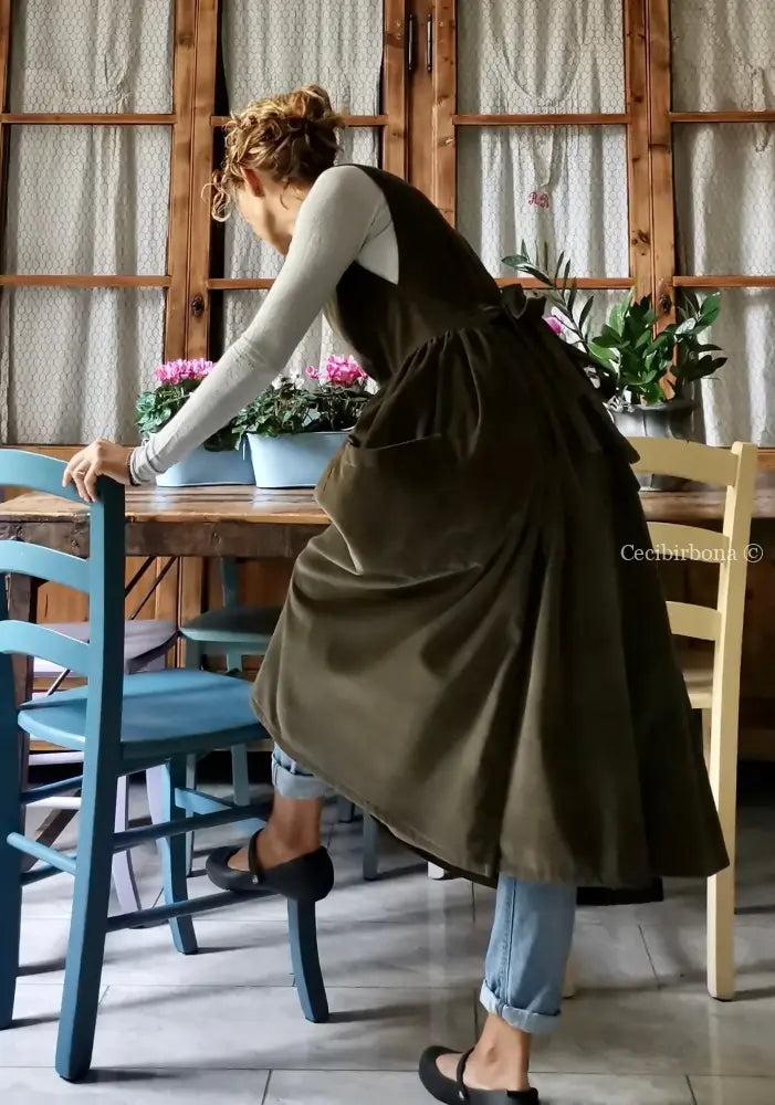 Grembiule in velluto millerighe verde muschio (Ref. 61) grembiule donna tessuti moderni