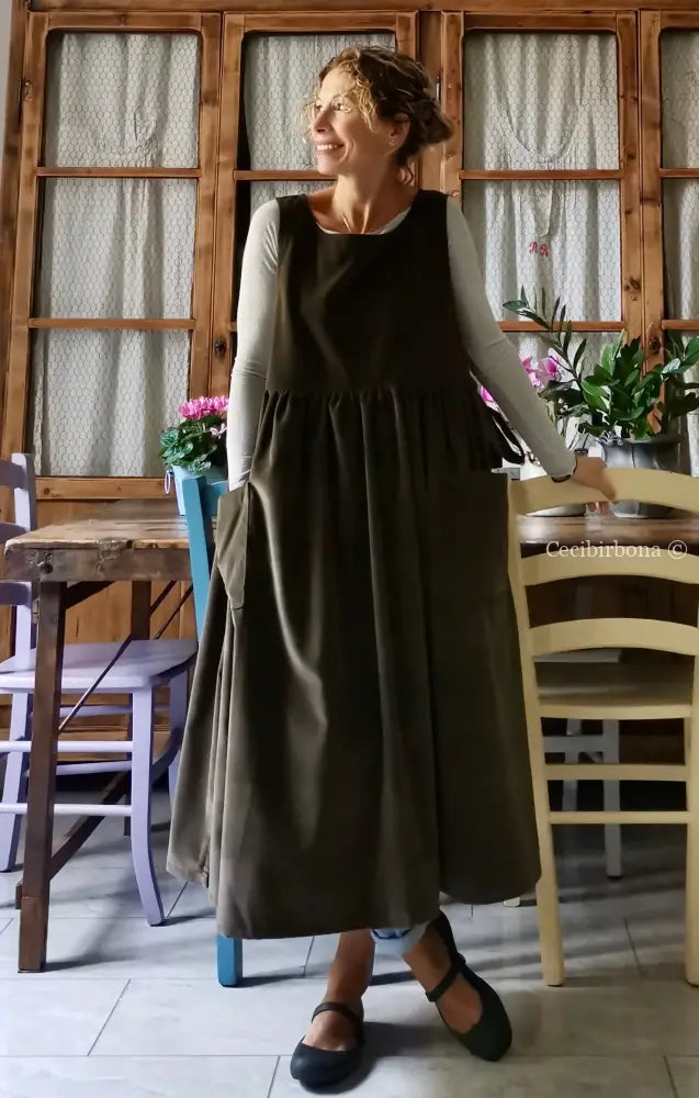 Grembiule in velluto millerighe verde muschio (Ref. 61) grembiule donna tessuti moderni