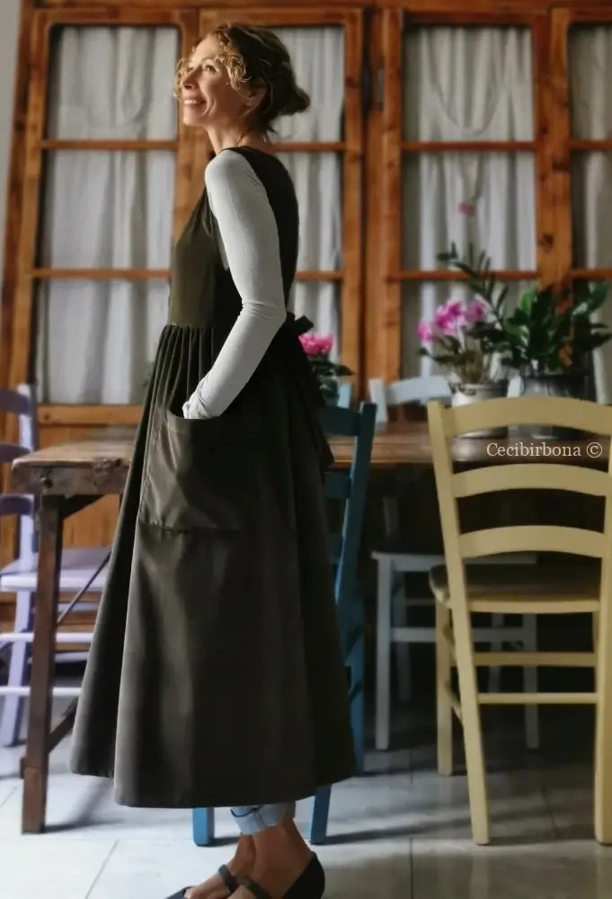 Grembiule in velluto millerighe verde muschio (Ref. 61) grembiule donna tessuti moderni