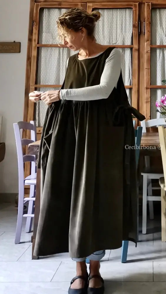 Grembiule in velluto millerighe verde muschio (Ref. 61) grembiule donna tessuti moderni