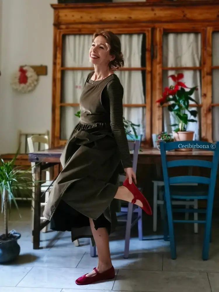 Grembiule in velluto millerighe verde muschio (Ref. 61) grembiule donna tessuti moderni