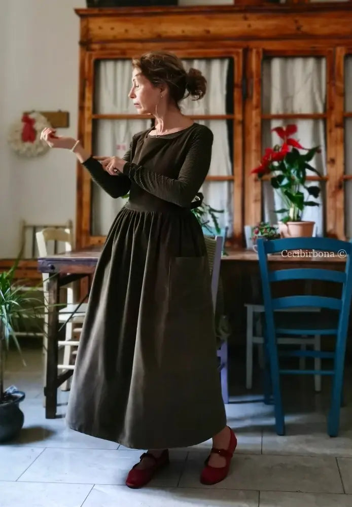 Grembiule in velluto millerighe verde muschio (Ref. 61) grembiule donna tessuti moderni