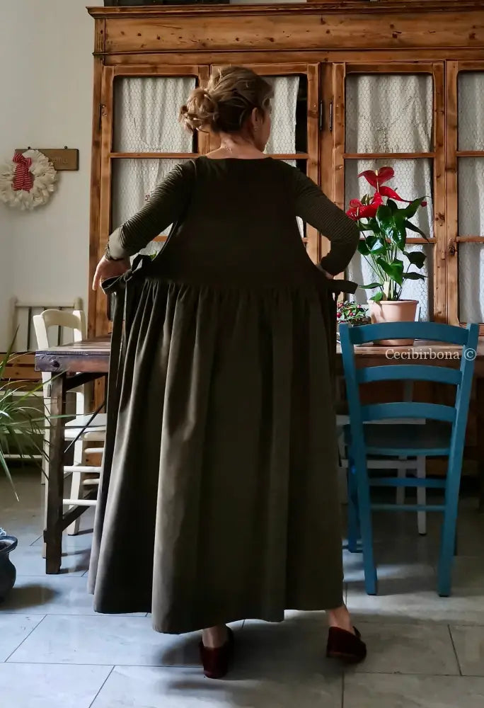 Grembiule in velluto millerighe verde muschio (Ref. 61) grembiule donna tessuti moderni