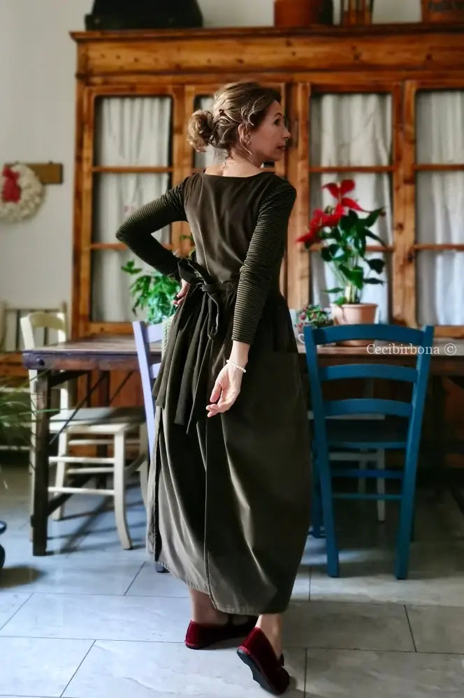 Grembiule in velluto millerighe verde muschio (Ref. 61) grembiule donna tessuti moderni